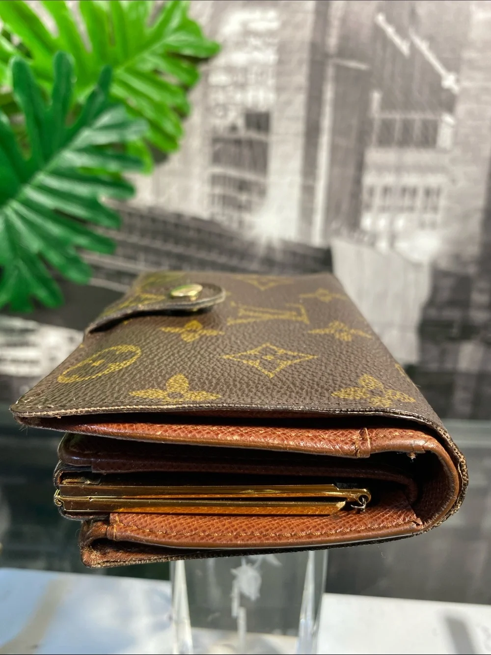 Authentic Louis Vuitton Vintage Monogram Kisslock Wallet - Picture 14 of 15